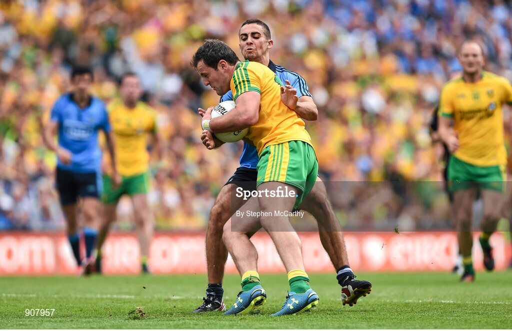 31 August 2014; Michael Murphy, Donegal, in action against James McCarthy, Dublin. GAA Football All Ireland Senior Championship, Semi-Final, Dublin v Donegal, Croke Park, Dublin. Picture credit: Stephen McCarthy / SPORTSFILE