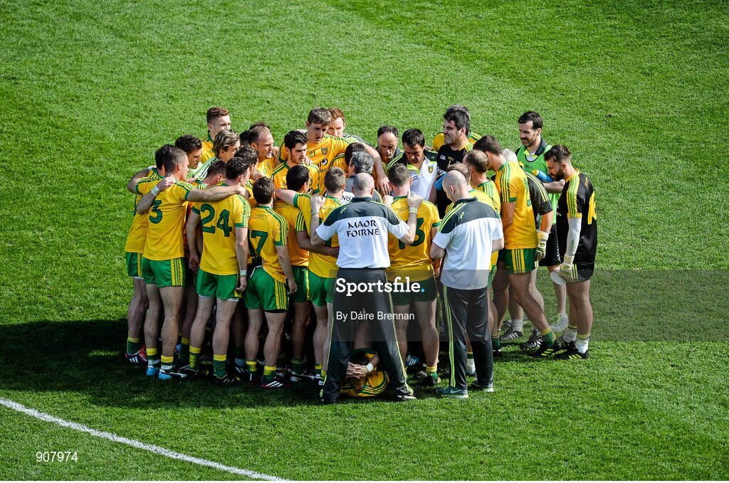 31 August 2014; The Donegal team huddle. GAA Football All Ireland Senior Championship, Semi-Final, Dublin v Donegal, Croke Park, Dublin. Picture credit: Dáire Brennan / SPORTSFILE