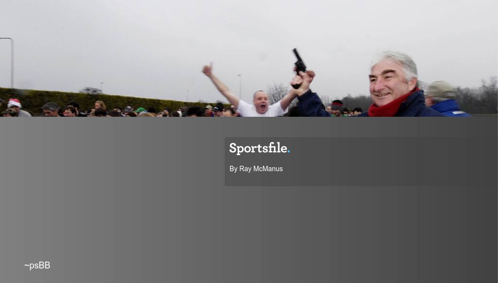 25 December 2006; John O'Shea starts on of the many Goal Miles taking place nationwide. Annual Goal Mile, Belfield, University College, Dublin. Picture credit: Ray McManus / SPORTSFILE