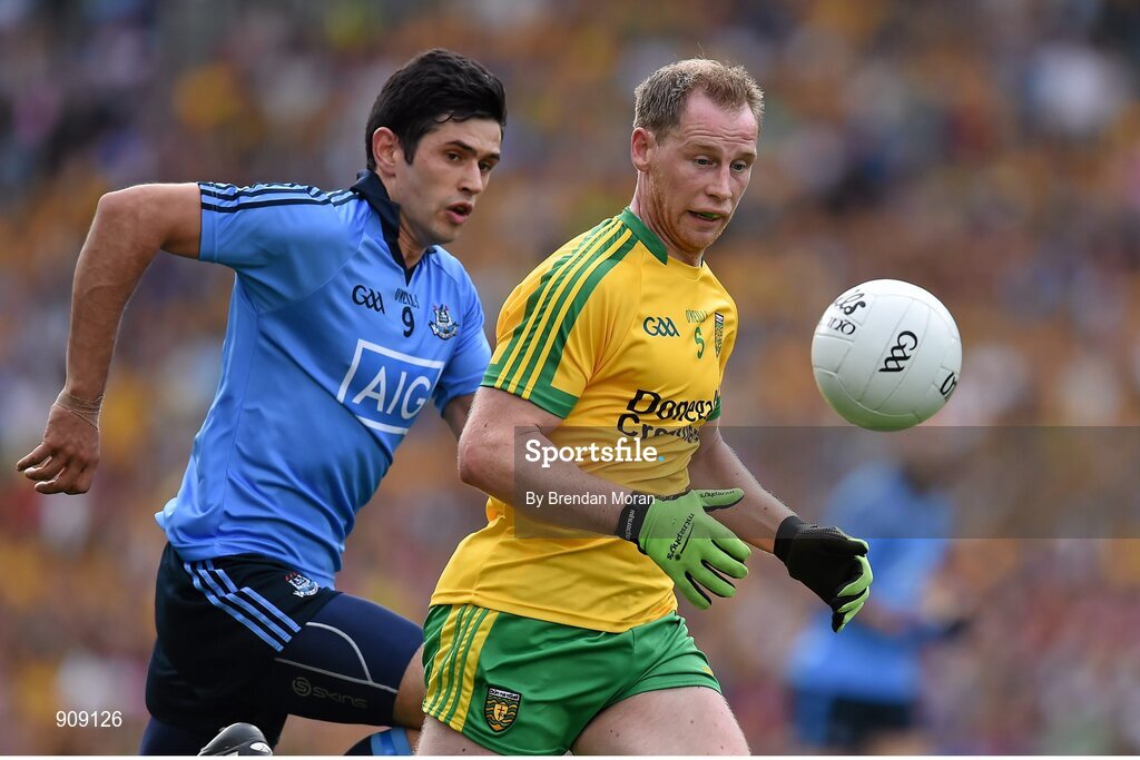 31 August 2014; Anthony Thompson, Donegal, in action against Cian O'Sullivan, Dublin. GAA Football All Ireland Senior Championship, Semi-Final, Dublin v Donegal, Croke Park, Dublin. Picture credit: Brendan Moran / SPORTSFILE