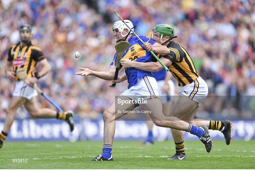 7 September 2014; Patrick Maher, Tipperary, is taken down by Paul Murphy, Kilkenny, resulting in referee Barry Kelly awarding a penalty. GAA Hurling All Ireland Senior Championship Final, Kilkenny v Tipperary. Croke Park, Dublin. Picture credit: Stephen McCarthy / SPORTSFILE