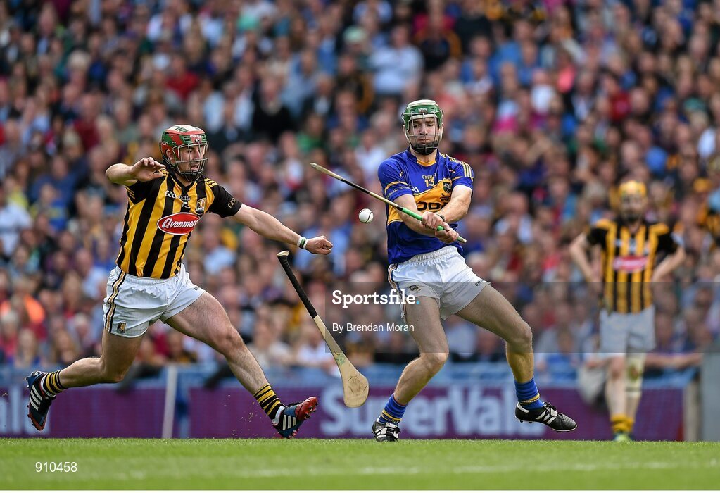 7 September 2014; Eoin Larkin, Kilkenny, loses his hurley trying to block a shot by Noel McGrath, Tipperary. GAA Hurling All Ireland Senior Championship Final, Kilkenny v Tipperary. Croke Park, Dublin. Picture credit: Brendan Moran / SPORTSFILE