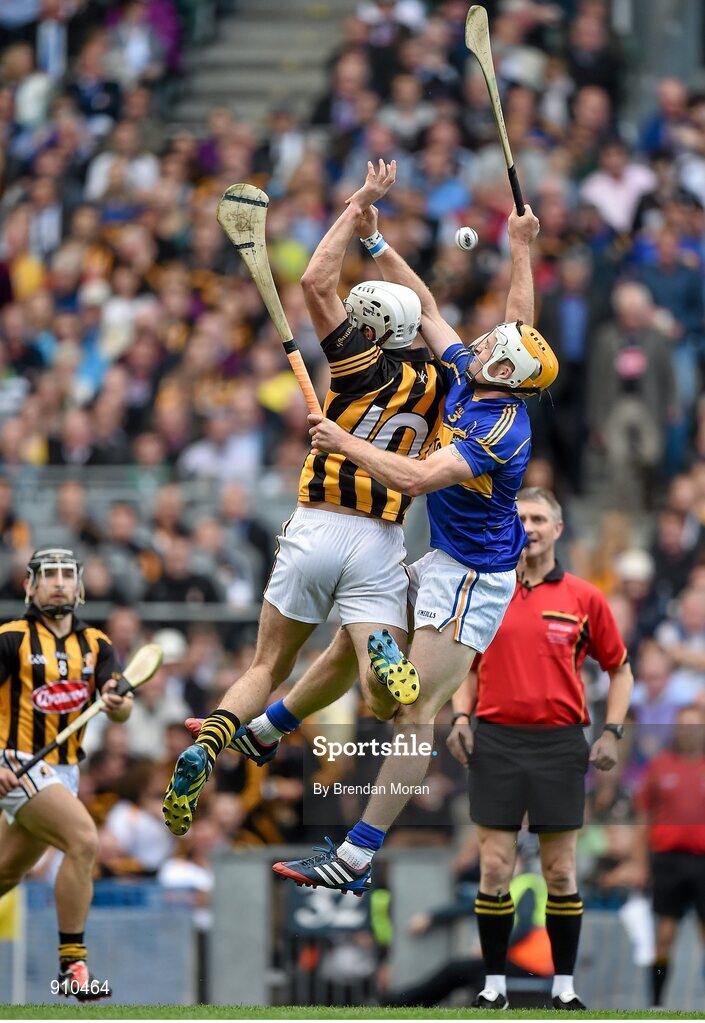 7 September 2014; Michael Fennelly, Kilkenny, contests a high ball with Padraic Maher, Tipperary. GAA Hurling All Ireland Senior Championship Final, Kilkenny v Tipperary. Croke Park, Dublin. Picture credit: Brendan Moran / SPORTSFILE