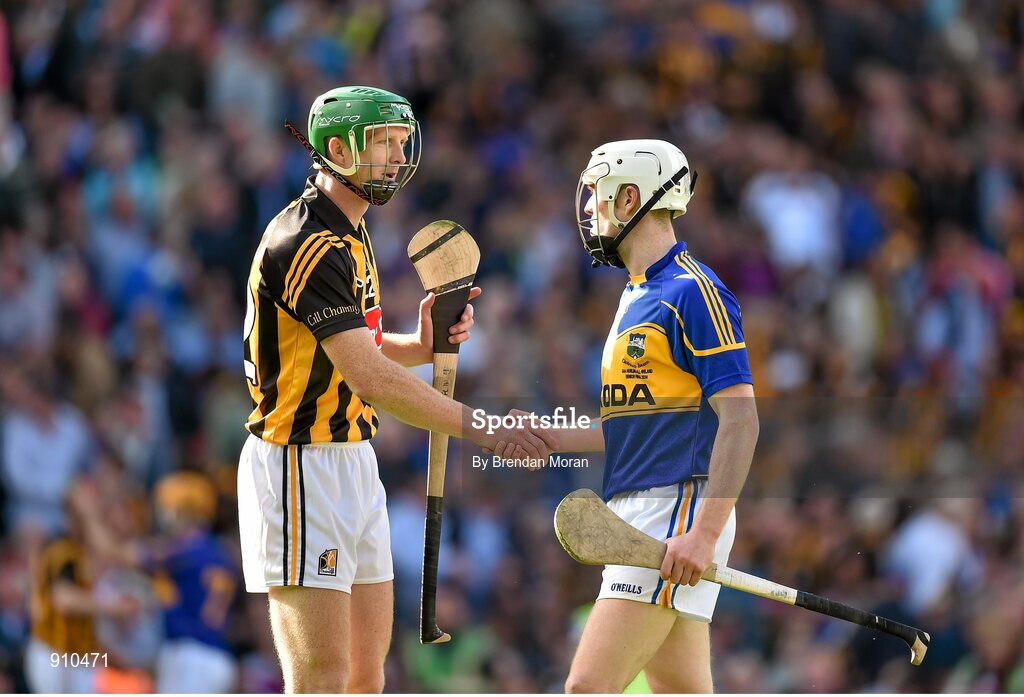 7 September 2014;  Kilkenny's Henry Shefflin shakes hands with Tipperary's Michael Cahill after the final whistle. GAA Hurling All Ireland Senior Championship Final, Kilkenny v Tipperary. Croke Park, Dublin. Picture credit: Brendan Moran / SPORTSFILE