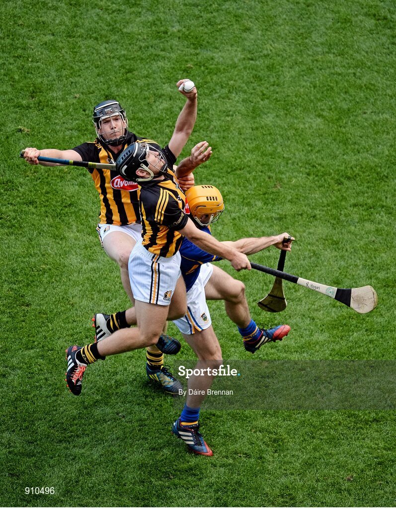 7 September 2014; Richie Hogan, right, and Walter Walsh, Kilkenny, in action against Kieran Bergin, Tipperary. GAA Hurling All Ireland Senior Championship Final, Kilkenny v Tipperary. Croke Park, Dublin. Picture credit: Dáire Brennan / SPORTSFILE