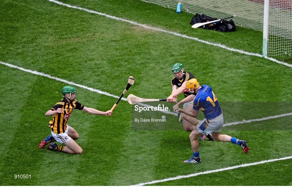 7 September 2014; Séamus Callanan, Tipperary, has his second half shot saved by Kilkenny goalkeeper Eoin Murphy. GAA Hurling All Ireland Senior Championship Final, Kilkenny v Tipperary. Croke Park, Dublin. Picture credit: Dáire Brennan / SPORTSFILE