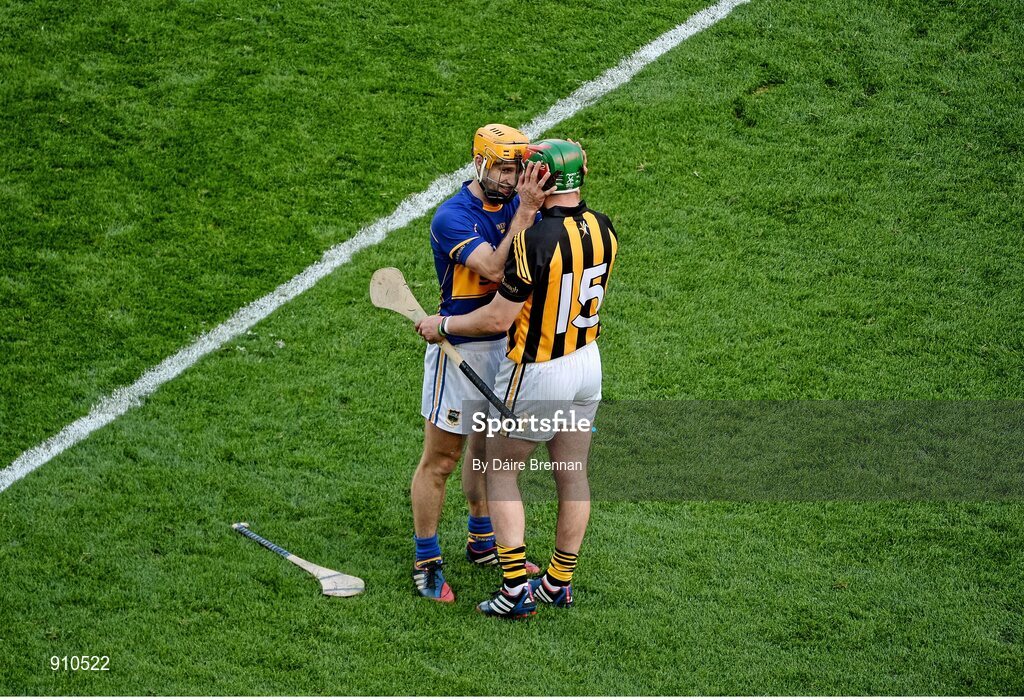 7 September 2014; Kieran Bergin, Tipperary, and Eoin Larkin, Kilkenny, embrace after the game. GAA Hurling All Ireland Senior Championship Final, Kilkenny v Tipperary. Croke Park, Dublin. Picture credit: Dáire Brennan / SPORTSFILE