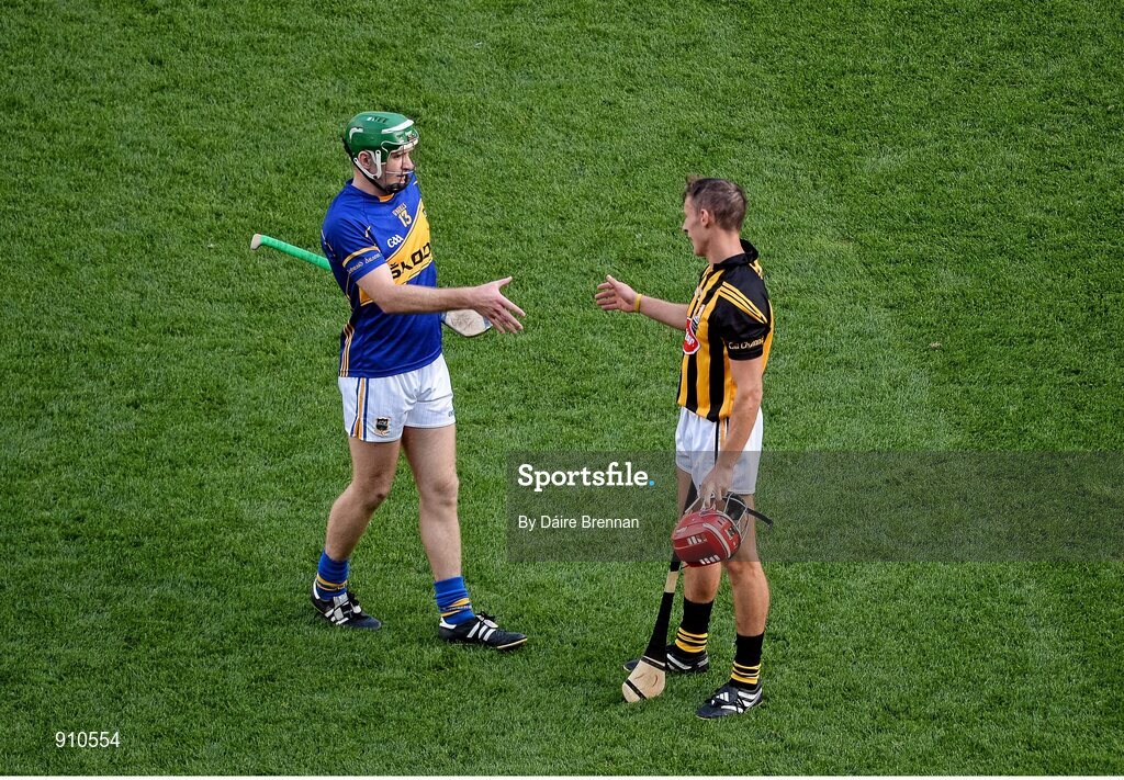 7 September 2014; Noel McGrath, Tipperary, shakes hands with Cillian Buckley, Kilkenny, after the game. GAA Hurling All Ireland Senior Championship Final, Kilkenny v Tipperary. Croke Park, Dublin. Picture credit: Dáire Brennan / SPORTSFILE