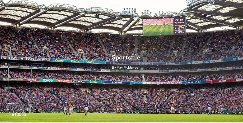 7 September 2014; With 70:55 showing and a scoreline of Kilkenny 3-22 to Tipperary 1-28 John O'Dwyer, 12, takes a late free for Tipperary Hawkeye later indicated it had gone wide. GAA Hurling All Ireland Senior Championship Final, Kilkenny v Tipperary. Croke Park, Dublin. Picture credit: Ray McManus / SPORTSFILE