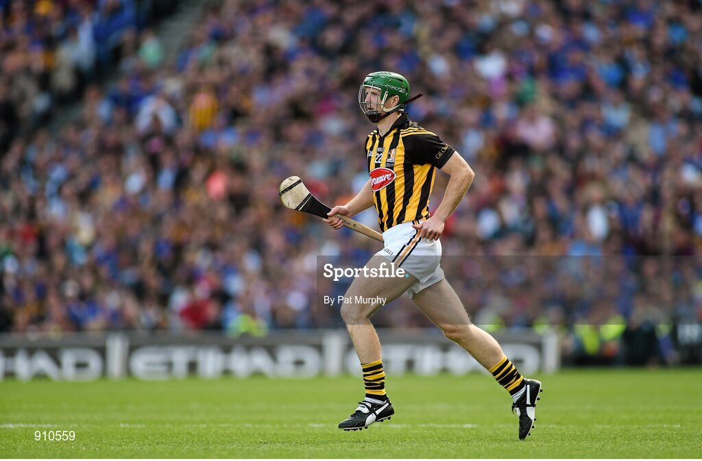 7 September 2014; Henry Shefflin, Kilkenny, makes his way onto the pitch as a second half substitute. GAA Hurling All Ireland Senior Championship Final, Kilkenny v Tipperary. Croke Park, Dublin. Picture credit: Pat Murphy / SPORTSFILE