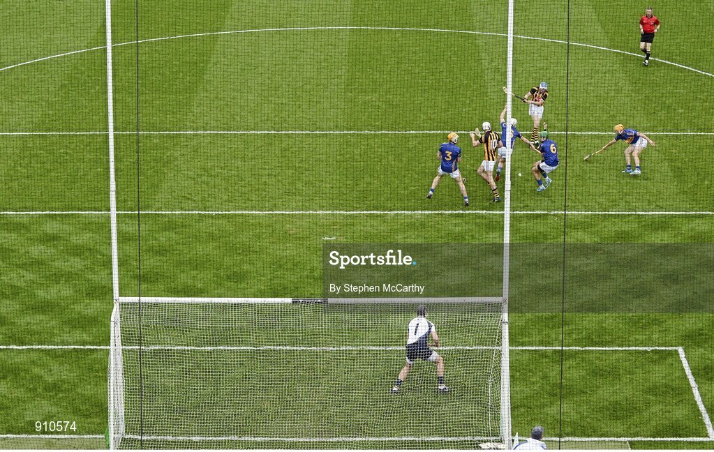 7 September 2014; TJ Reid, Kilkenny, shoots to score his side's second goal. GAA Hurling All Ireland Senior Championship Final, Kilkenny v Tipperary. Croke Park, Dublin. Picture credit: Stephen McCarthy / SPORTSFILE
