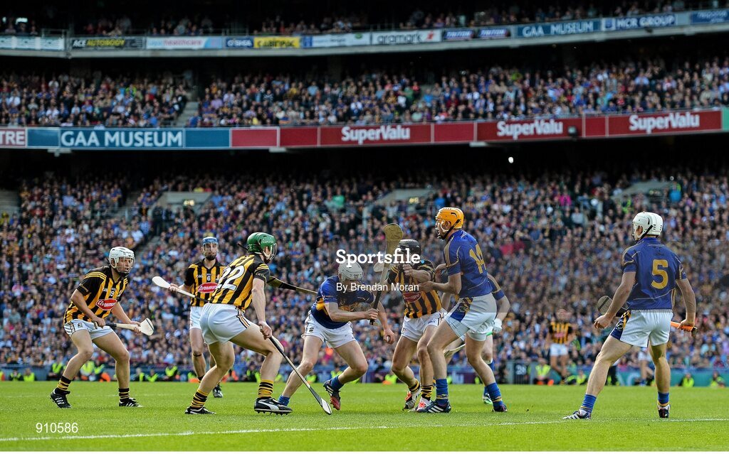 7 September 2014; Michael Cahill, Tipperary, under pressure from Henry Shefflin, and Conor Fogarty, Kilkenny. GAA Hurling All Ireland Senior Championship Final, Kilkenny v Tipperary. Croke Park, Dublin. Picture credit: Brendan Moran / SPORTSFILE