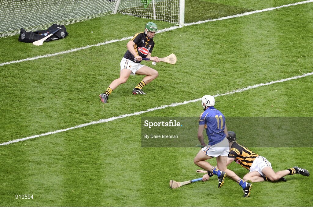 7 September 2014; Patrick Maher, Tipperary, scores his side's first goal, past Kilkenny goalkeeper Eoin Murphy. GAA Hurling All Ireland Senior Championship Final, Kilkenny v Tipperary. Croke Park, Dublin. Picture credit: Dáire Brennan / SPORTSFILE