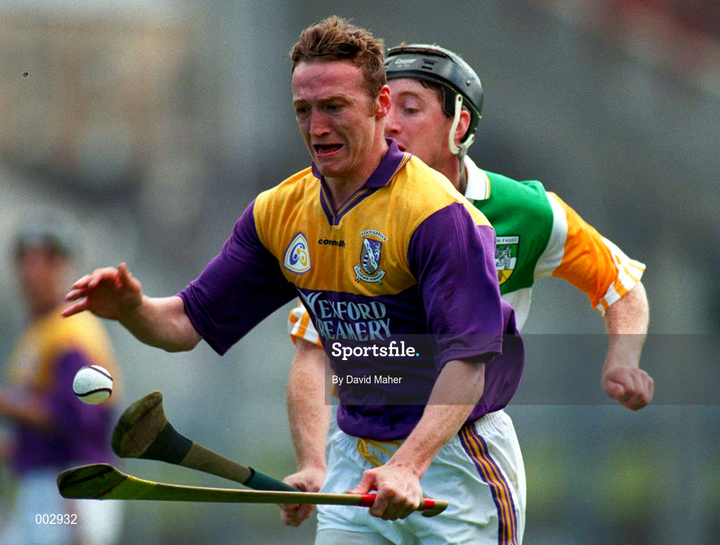 14 July 1996; Larry Murphy of Wexford gets away from Brian Whelahan of Offaly during the GAA Leinster Senior Hurling Championship Final between Wexford and Offaly at Croke Park in Dublin. Photo by David Maher/Sportsfile