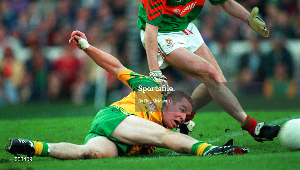 29 September 1996; Tommy Dowd of Meath shoots to score a goal during the GAA All-Ireland Senior Football Championship Final replay between Meath and Mayo at Croke Park in Dublin. Photo by Ray McManus/Sportsfile