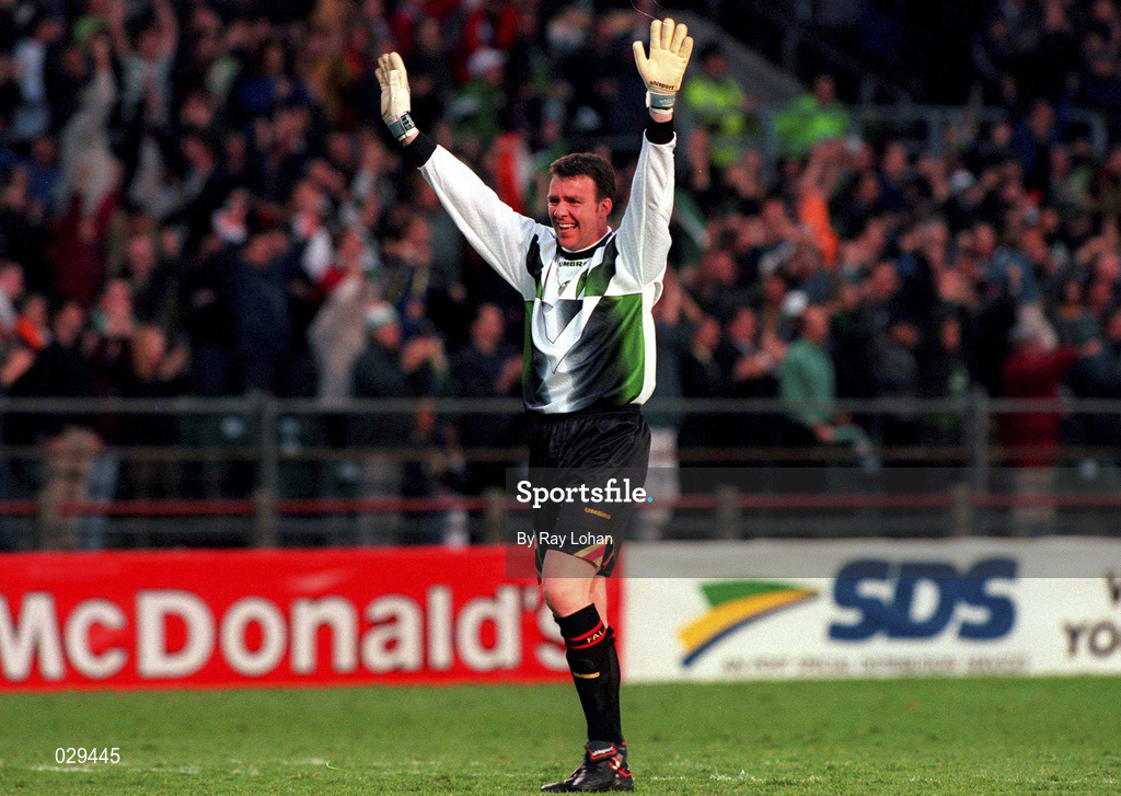 9 June 1999; Republic of Ireland goalkeer Alan Kelly celebrates after team-mate Niall Quinn, not pictured, scored their goal during the UEFA European Championships Qualifying Group 8 match between Republic of Ireland and FYR Macedonia at Lansdowne Road in Dublin. Photo by Ray Lohan/Sportsfile