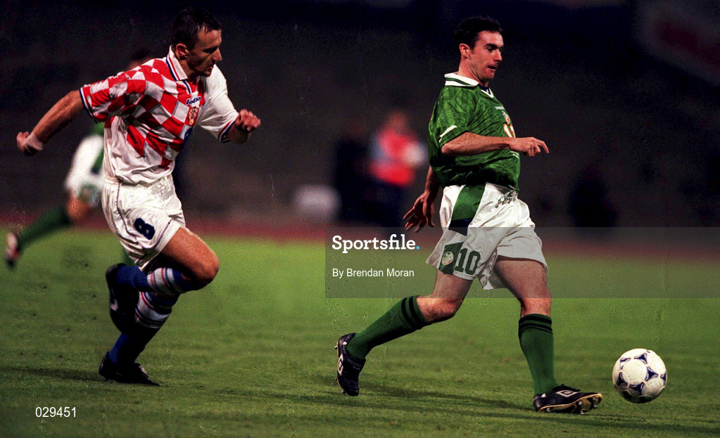 4 September 1999; Alan McLoughlin of Republic of Ireland in action against Mario Stanic of Croatia during the UEFA European Championships Qualifying Group 8 match between Croatia and Republic of Ireland at Maksimir Stadium in Zagreb, Croatia. Photo by Brendan Moran/Sportsfile