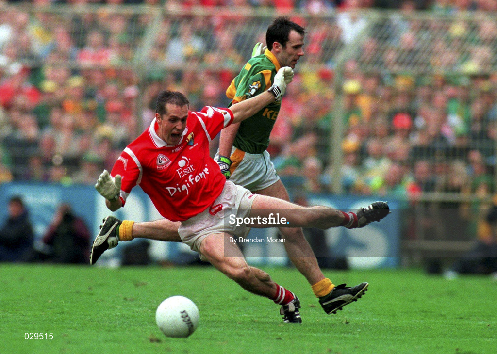 26 September 1999; Ciaran O'Sullivan of Cork in action against Hank Traynor of Meath during the Bank of Ireland All-Ireland Senior Football Championship Final match between Meath and Cork at Croke Park in Dublin. Photo by Brendan Moran/Sportsfile