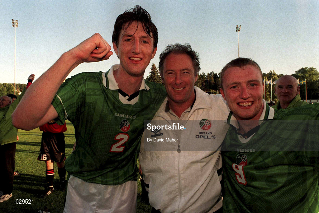 25 July 1999; Republic of Ireland manager Brian Kerr celebrates with players Clive Delaney, left, and captain Gerry Crossley following the UEFA European U18 Championship Finals Third Place Match between Greece and Republic of Ireland at Folkungavallen Stadium in Linköping, Sweden. Photo by David Maher/Sportsfile
