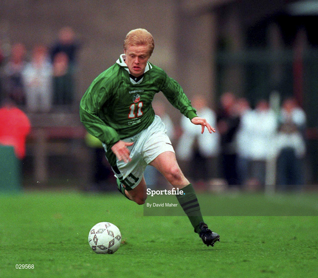 9 June 1999; Damien Duff of Republic of Ireland during the UEFA European Championships Qualifying Group 8 match between Republic of Ireland and FYR Macedonia at Lansdowne Road in Dublin. Photo by David Maher/Sportsfile