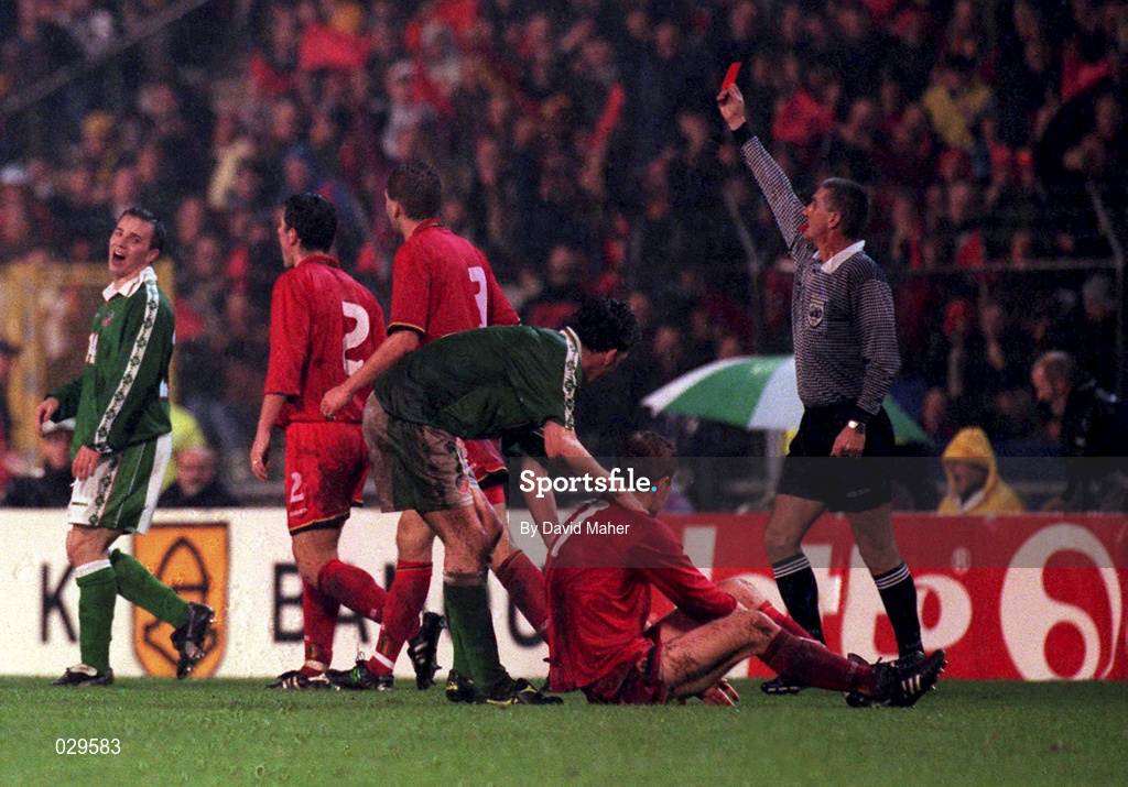 15 November 1997; Referee Gunter Benko issues a red card to David Connolly of Republic of Ireland during the FIFA World Cup Play-Off Second Leg match between Belgium and Republic of Ireland at Heysel Stadium in Brussels, Belgium. Photo by David Maher/Sportsfile