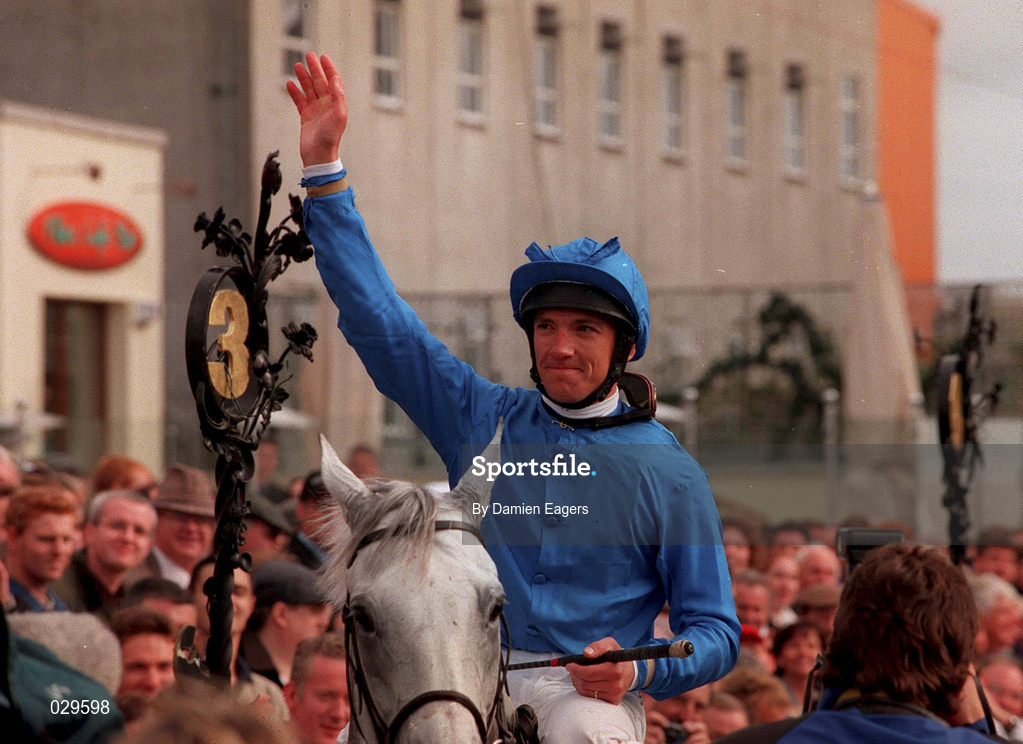 11 September 1999; Jockey Frankie Dettori, onboard Daylami, acknowledges the crowd after winning the Esat Digifone Champion Stakes at Leopardstown Racecourse in Dublin. Photo by Damien Eagers/Sportsfile