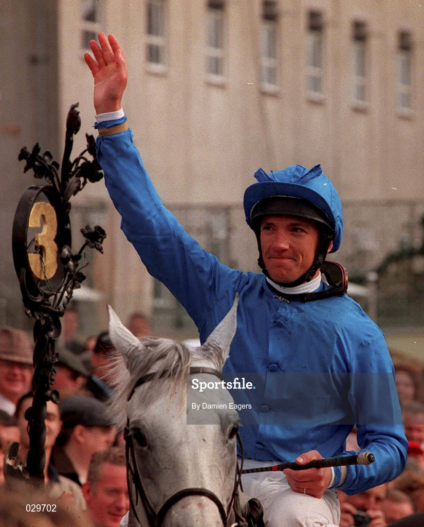 11 September 1999; Jockey Frankie Dettori, onboard Daylami, acknowledges the crowd after winning the Esat Digifone Champion Stakes at Leopardstown Racecourse in Dublin. Photo by Damien Eagers/Sportsfile