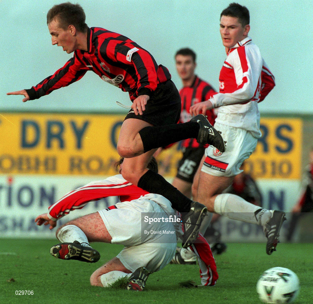31 October 1999; Garreth O'Connor of Bohemians in action against Ian Lynch of Sligo Rovers during the Eircom League Premier Division match between Bohemians and Sligo Rovers at Dalymount Park in Dublin. Photo by David Maher/Sportsfile