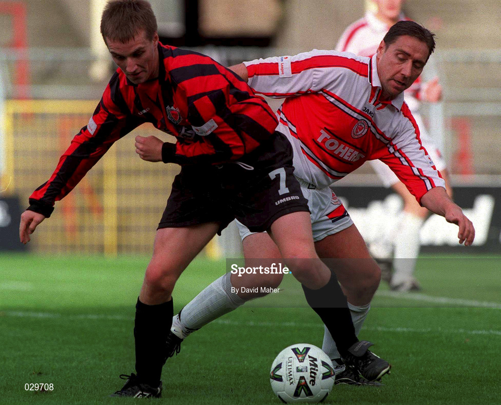 31 October 1999; Garreth O'Connor of Bohemians in action against Jim McInally of Sligo Rovers during the Eircom League Premier Division match between Bohemians and Sligo Rovers at Dalymount Park in Dublin. Photo by David Maher/Sportsfile