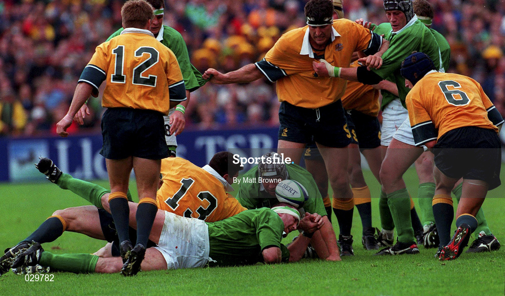 10 October 1999; Trevor Brennan and Andy Ward of Ireland compete for the ball with Daniel Herbert, 13, of Australia during the Rugby World Cup Pool E match between Ireland and Australia at Lansdowne Road in Dublin. Photo by Matt Browne/Sportsfile