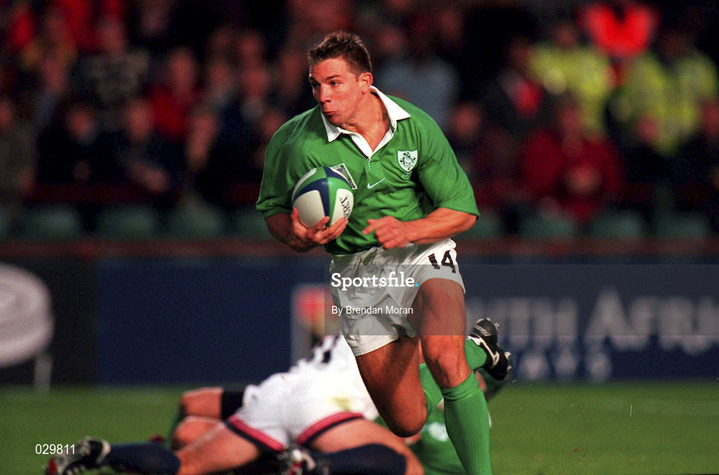 2 October 1999; Ireland's Justin Bishop on his way to scoring his side's opening try during the Rugby World Cup Pool E match between Ireland and USA at Lansdowne Road in Dublin. Photo by Brendan Moran/Sportsfile