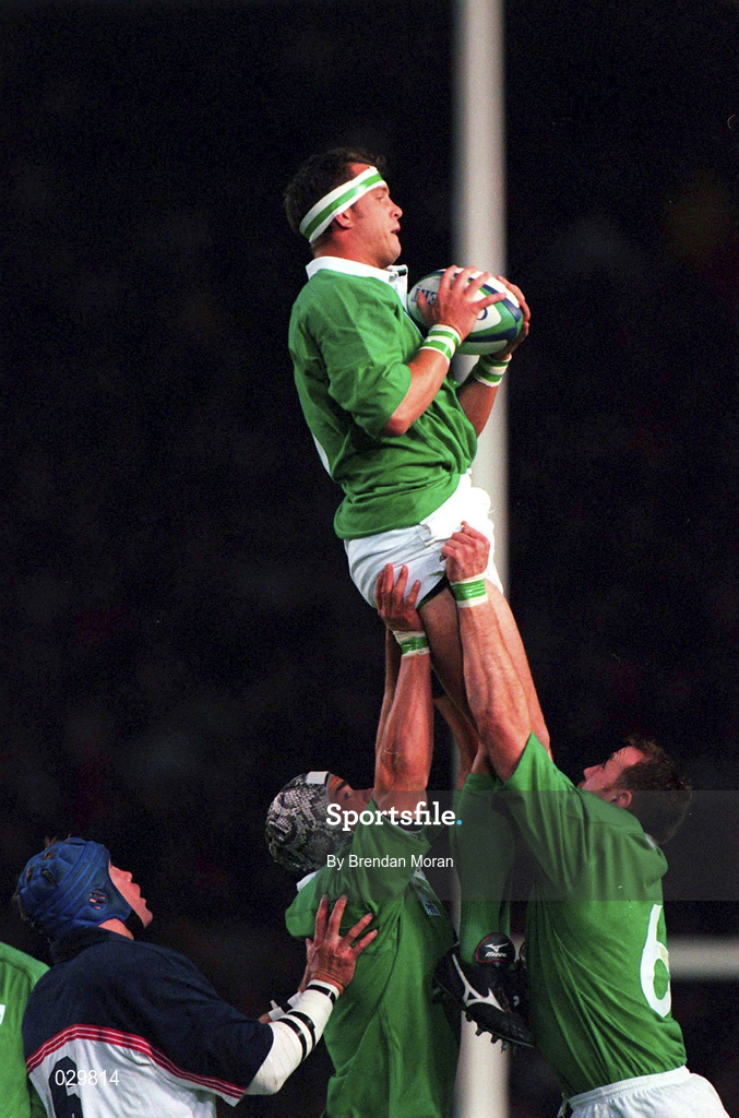 2 October 1999; Dion O'Cuinneagain of Ireland takes possession from a linout during the Rugby World Cup Pool E match between Ireland and USA at Lansdowne Road in Dublin. Photo by Brendan Moran/Sportsfile