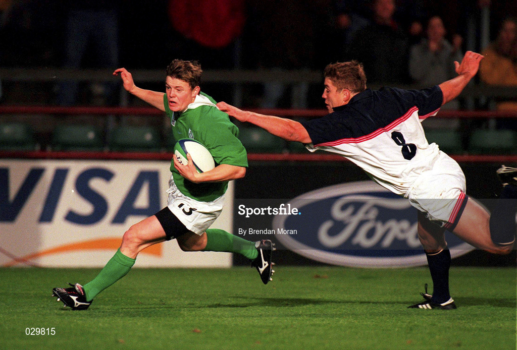 2 October 1999; Brian O'Driscoll of Ireland goes past Dan Lyle of USA to score his side's second try during the Rugby World Cup Pool E match between Ireland and USA at Lansdowne Road in Dublin. Photo by Brendan Moran/Sportsfile