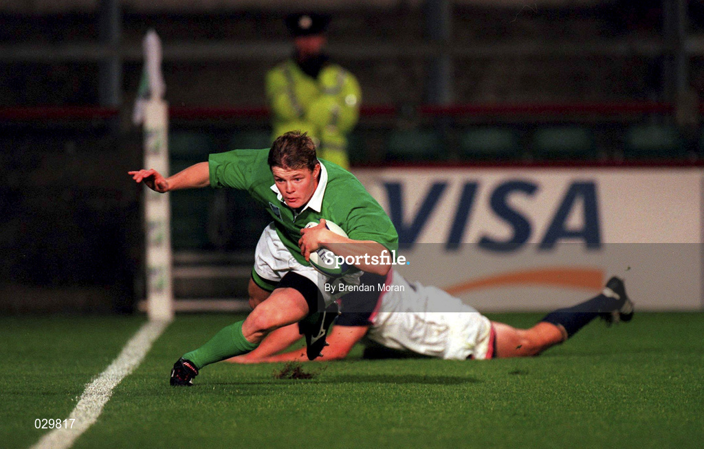 2 October 1999; Brian O'Driscoll of Ireland scores his side's second try during the Rugby World Cup Pool E match between Ireland and USA at Lansdowne Road in Dublin. Photo by Brendan Moran/Sportsfile