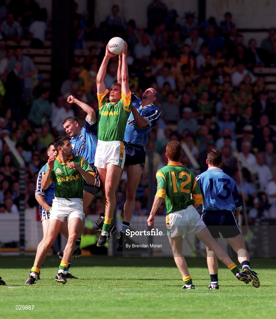1 August 1999; John McDermott of Meath fields the ball ahead of Brian Stynes of Dublin during the Bank of Ireland Leinster Senior Football Championship Final at Croke Park in Dublin. Photo by Brendan Moran/Sportsfile