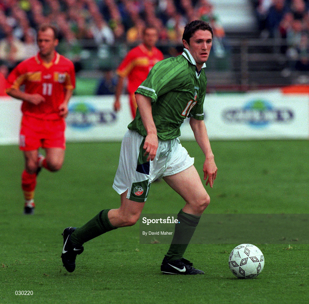 9 June 1999; Robbie Keane of Republic of Ireland during the UEFA European Championships Qualifying Group 8 match between Republic of Ireland and FYR Macedonia at Lansdowne Road in Dublin. Photo by David Maher/Sportsfile