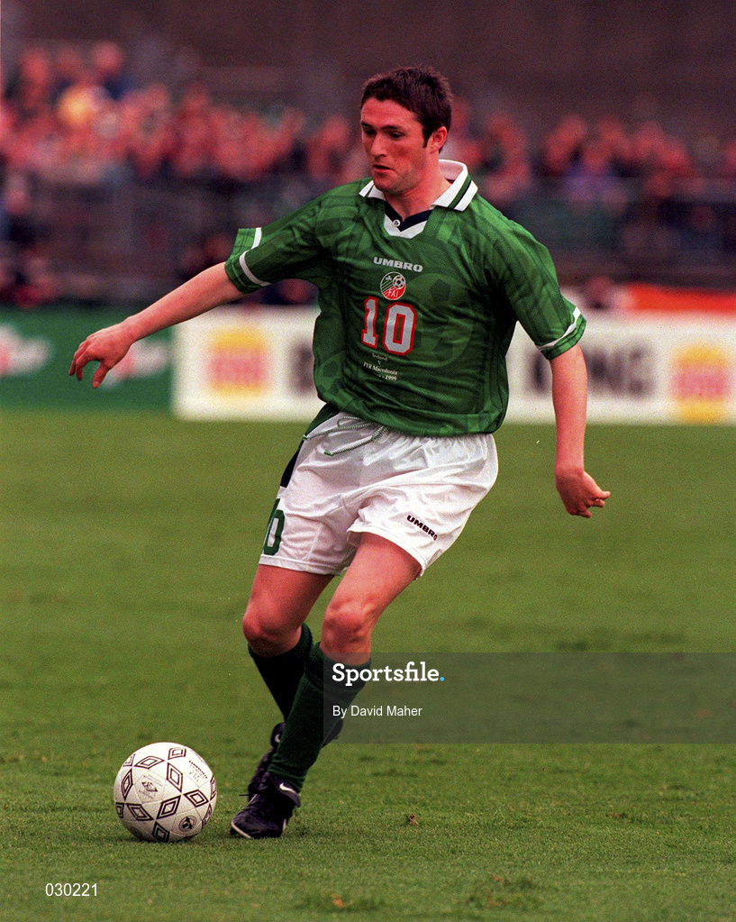9 June 1999; Robbie Keane of Republic of Ireland during the UEFA European Championships Qualifying Group 8 match between Republic of Ireland and FYR Macedonia at Lansdowne Road in Dublin. Photo by David Maher/Sportsfile