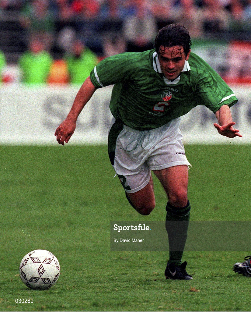 9 June 1999; Stephen Carr of Republic of Ireland during the UEFA European Championships Qualifying Group 8 match between Republic of Ireland and FYR Macedonia at Lansdowne Road in Dublin. Photo by David Maher/Sportsfile