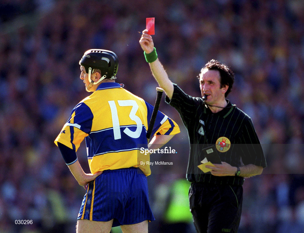 15 August 1999; Clare's Stephen McNamara receives the red card from referee Willie Barrett during the Guinness All-Ireland Senior Hurling Championship Semi-Final match between Kilkenny and Clare at Croke Park in Dublin. Photo by Ray McManus/Sportsfile