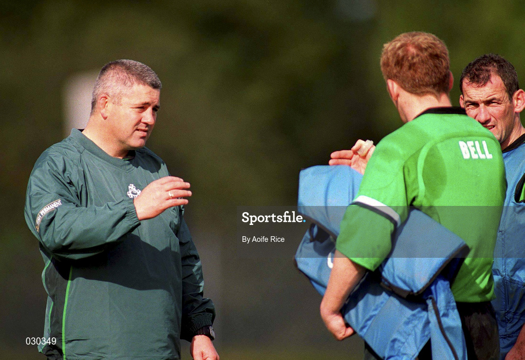 29 September 1999; Coach Warren Gatland speaks with Jonathan Bell during an Ireland Rugby training session at King's Hospital in Palmerstown, Dublin. Photo by Aoife Rice/Sportsfile