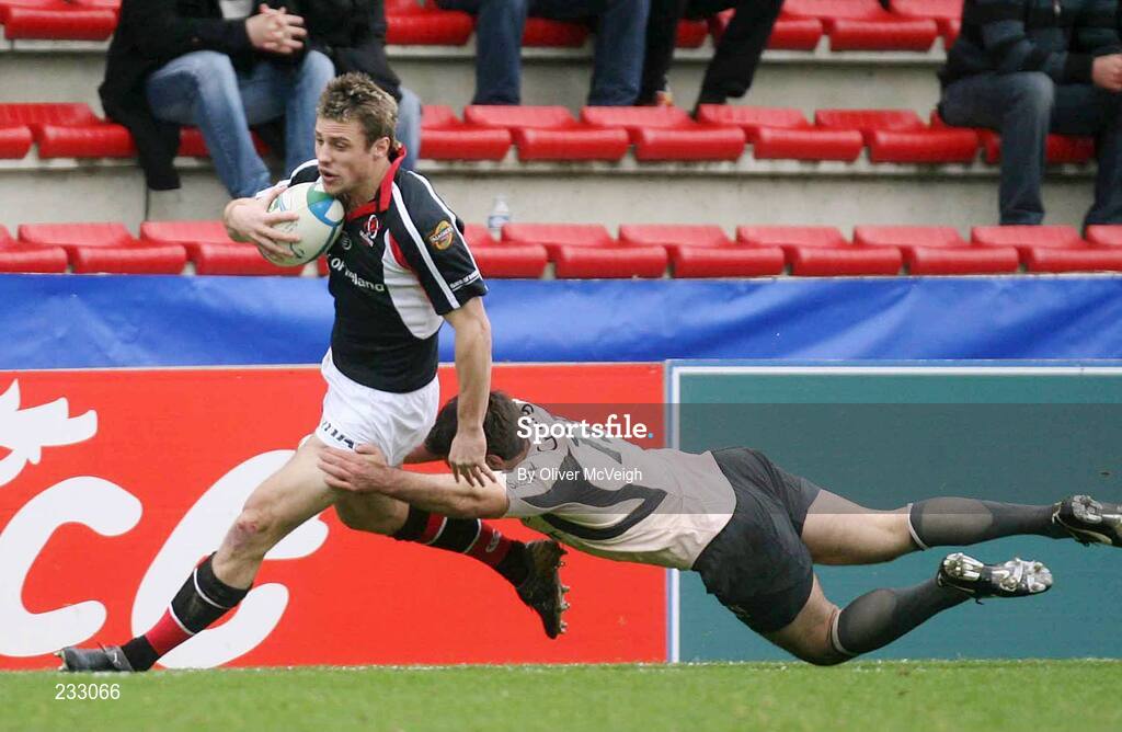 21 January 2007; Tommy Bowe, Ulster, is tackled by Florian Fritz, Toulouse. Heineken Cup, Pool 5, Round 6, Toulouse v Ulster, Stade Ernest Wallon, Toulouse, France. Picture credit: Oliver McVeigh / SPORTSFILE