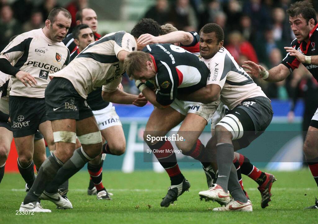 21 January 2007; Roger Wilson, Ulster, is tackled by Gregory Lamboley and Yannick Nyanga, Toulouse. Heineken Cup, Pool 5, Round 6, Toulouse v Ulster, Stade Ernest Wallon, Toulouse, France. Picture credit: Oliver McVeigh / SPORTSFILE