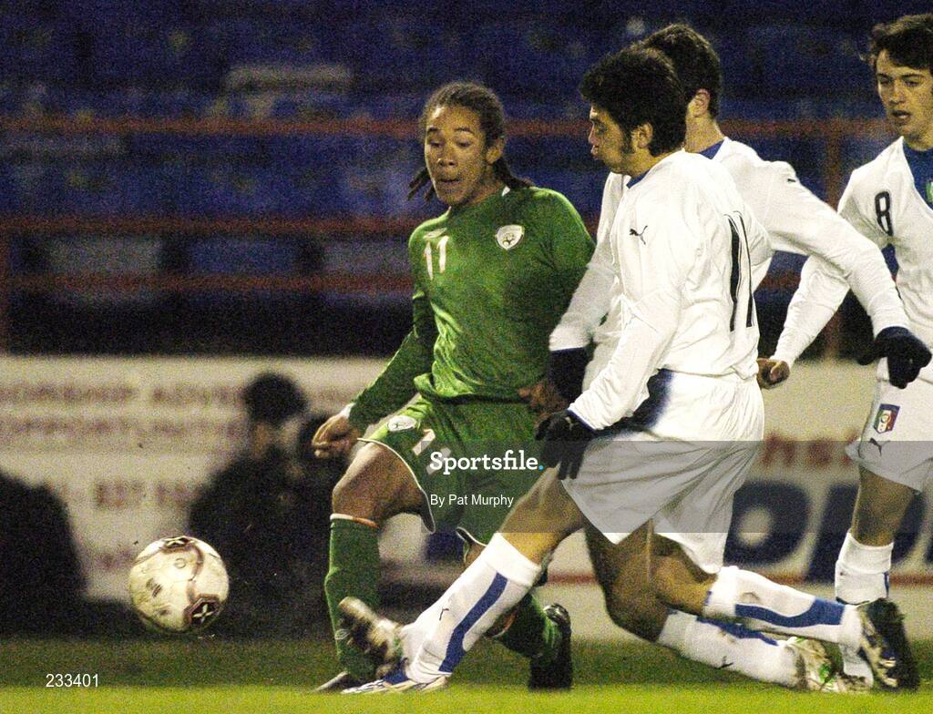 25 January 2007; Sean Scannell, Republic of Ireland, in action against Federico Masi and Vincenzo Nitride, Italy. UEFA U17 Championships Qualifier, Republic of Ireland v Italy, Tolka Park, Dublin. Picture credit: Pat Murphy / SPORTSFILE