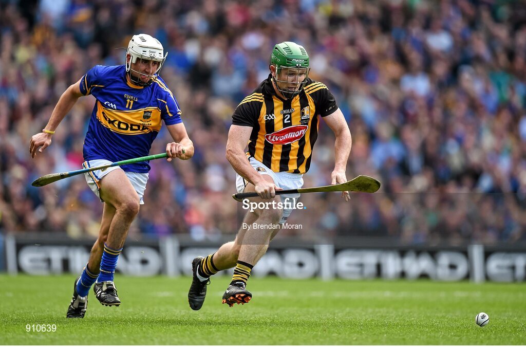 7 September 2014; Paul Murphy, Kilkenny, races clear of Patrick Maher, Tipperary. GAA Hurling All Ireland Senior Championship Final, Kilkenny v Tipperary. Croke Park, Dublin. Picture credit: Brendan Moran / SPORTSFILE