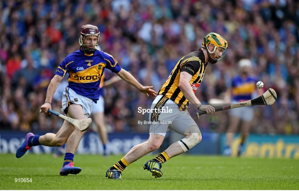 7 September 2014; Richie Hogan, Kilkenny, in action against Paddy Stapleton, Tipperary. GAA Hurling All Ireland Senior Championship Final, Kilkenny v Tipperary. Croke Park, Dublin. Picture credit: Brendan Moran / SPORTSFILE