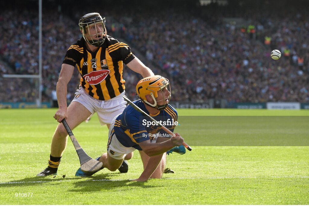 7 September 2014; Cathal Barrett, Tipperary, in action against Aidan Fogarty, Kilkenny. GAA Hurling All Ireland Senior Championship Final, Kilkenny v Tipperary. Croke Park, Dublin. Picture credit: Ray McManus / SPORTSFILE