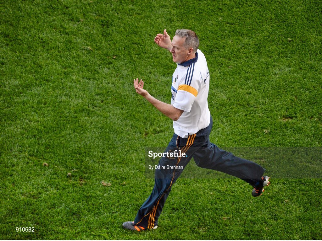 7 September 2014; Tipperary manager Éamon O'Shea encourages his players during the final moments of the game. GAA Hurling All Ireland Senior Championship Final, Kilkenny v Tipperary. Croke Park, Dublin. Picture credit: Dáire Brennan / SPORTSFILE