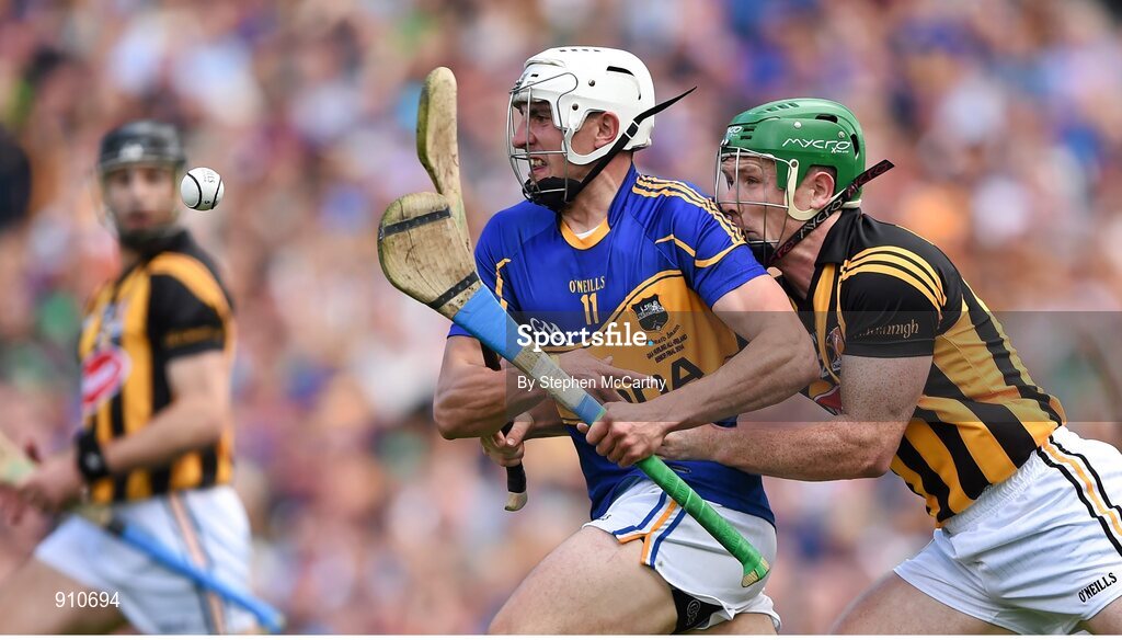 7 September 2014; Patrick Maher, Tipperary, is taken down by Paul Murphy, Kilkenny, resulting in referee Barry Kelly awarding a penalty. GAA Hurling All Ireland Senior Championship Final, Kilkenny v Tipperary. Croke Park, Dublin. Picture credit: Stephen McCarthy / SPORTSFILE