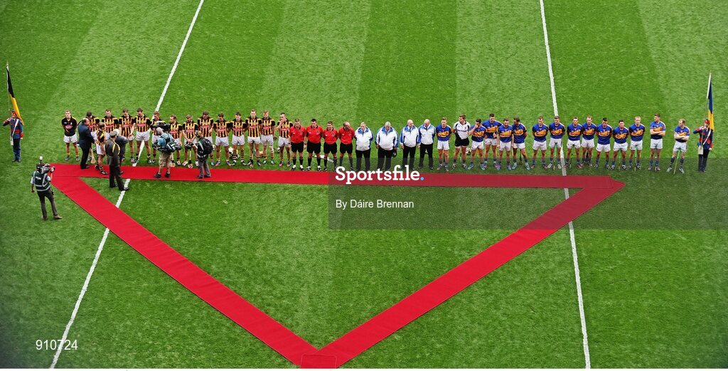 7 September 2014; Uachtarán na hƒireann Michael D. Higgins meets the teams before the game. GAA Hurling All Ireland Senior Championship Final, Kilkenny v Tipperary. Croke Park, Dublin. Picture credit: Dáire Brennan / SPORTSFILE