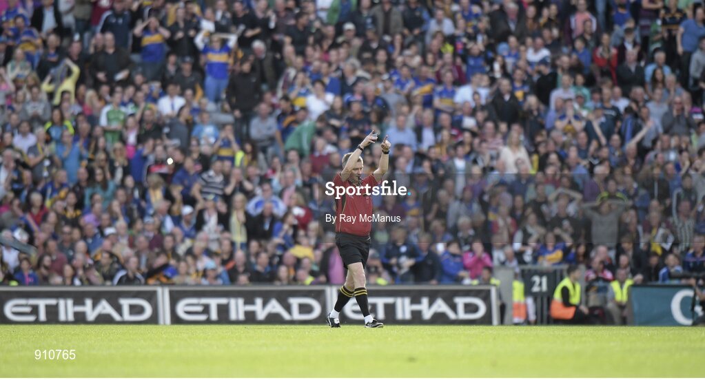 7 September 2014; Referee Barry Kelly calls for a 'hawkeye' judgement after John O'Dwyer had taken a late free for Tipperary. GAA Hurling All Ireland Senior Championship Final, Kilkenny v Tipperary. Croke Park, Dublin. Picture credit: Ray McManus / SPORTSFILE